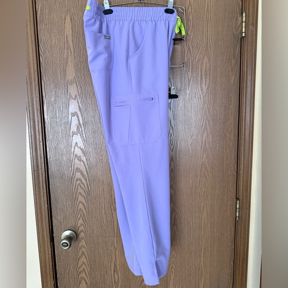 Figs Lavender Dew Scrub Top and Pants Set Kade Cargo - Picture 3 of 10